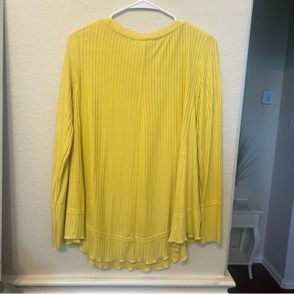 MEDIUM LANE+DELANCEY Jane and Delancey
NWT Yellow V-neck Long Sleeves - Picture 4 of 10